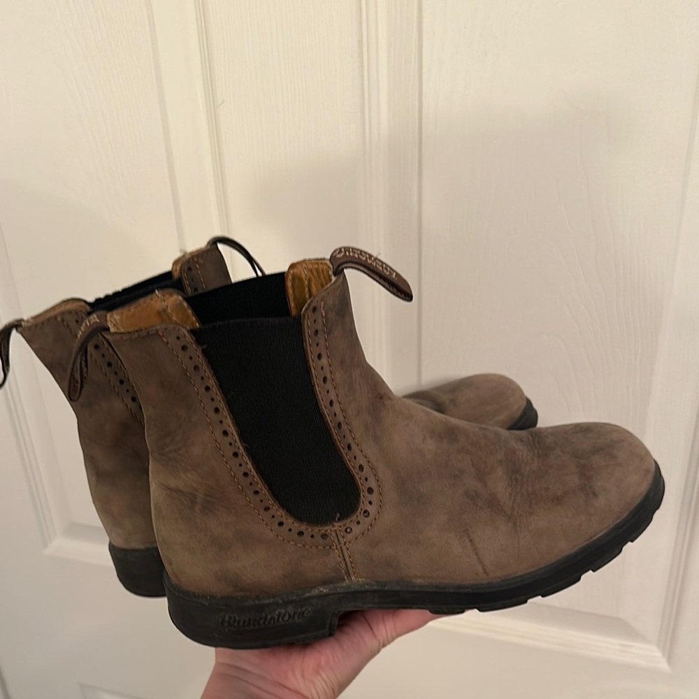 Blundstone Brown and Black Chelsea Boots with Elastic Panels - Picture 3 of 4